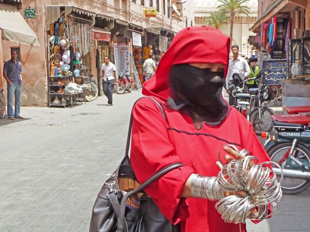 Understand the Culture and Customs of Different Countries
